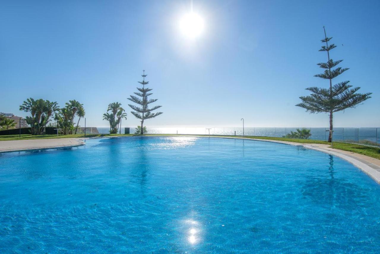 Beach And Pool Holidays At The Grand Coloso Apartment Benalmadena Exterior photo