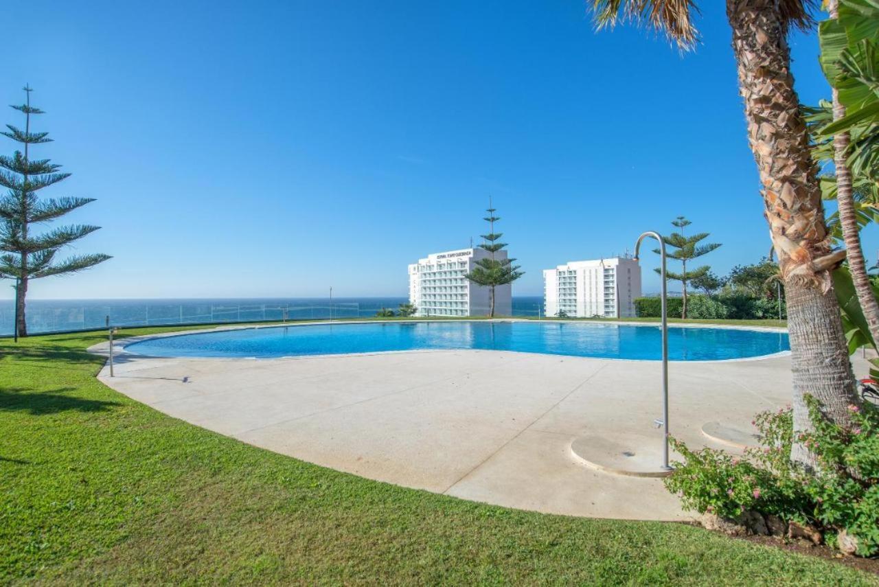 Beach And Pool Holidays At The Grand Coloso Apartment Benalmadena Exterior photo