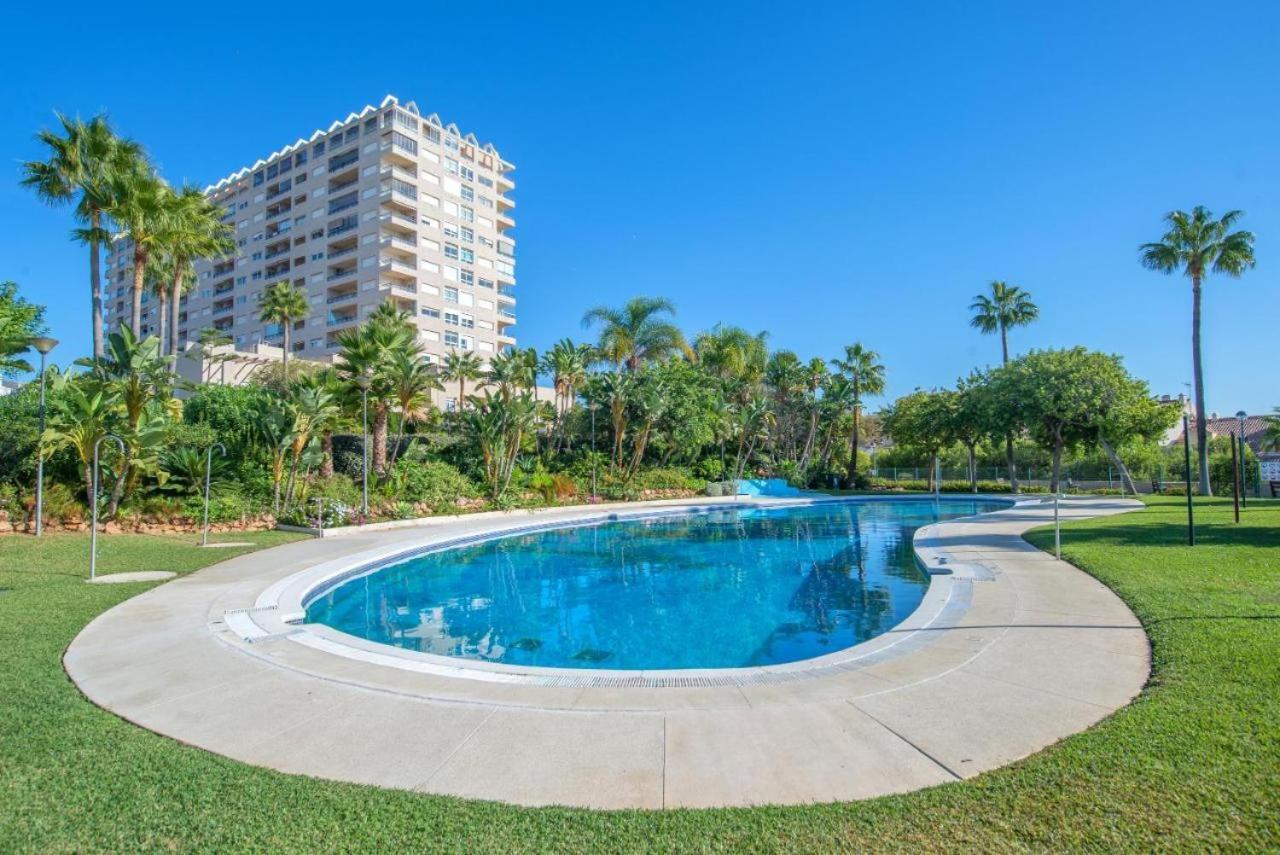 Beach And Pool Holidays At The Grand Coloso Apartment Benalmadena Exterior photo