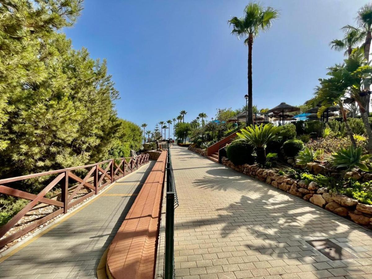 Beach And Pool Holidays At The Grand Coloso Apartment Benalmadena Exterior photo