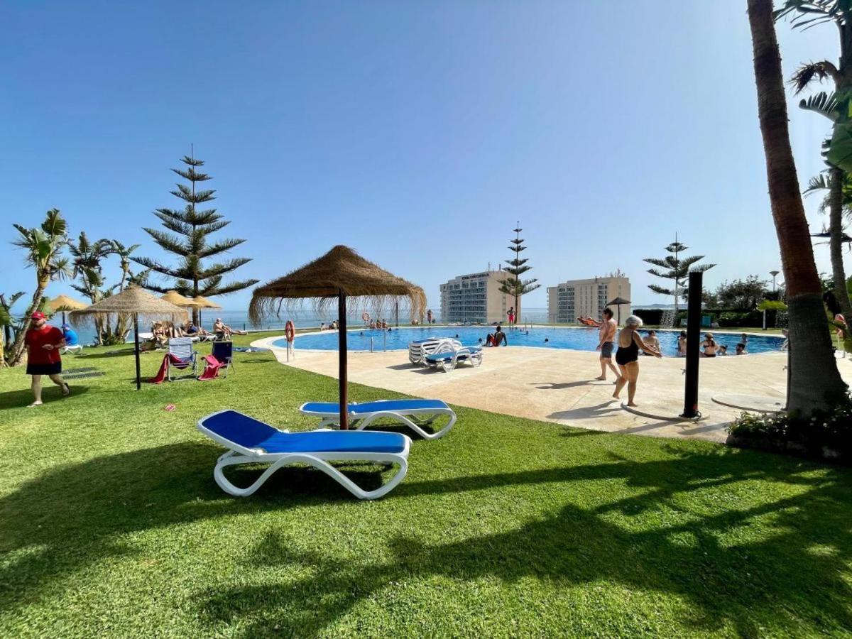 Beach And Pool Holidays At The Grand Coloso Benalmadena Exterior photo