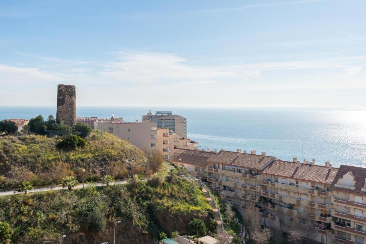 Beach And Pool Holidays At The Grand Coloso Apartment Benalmadena Exterior photo