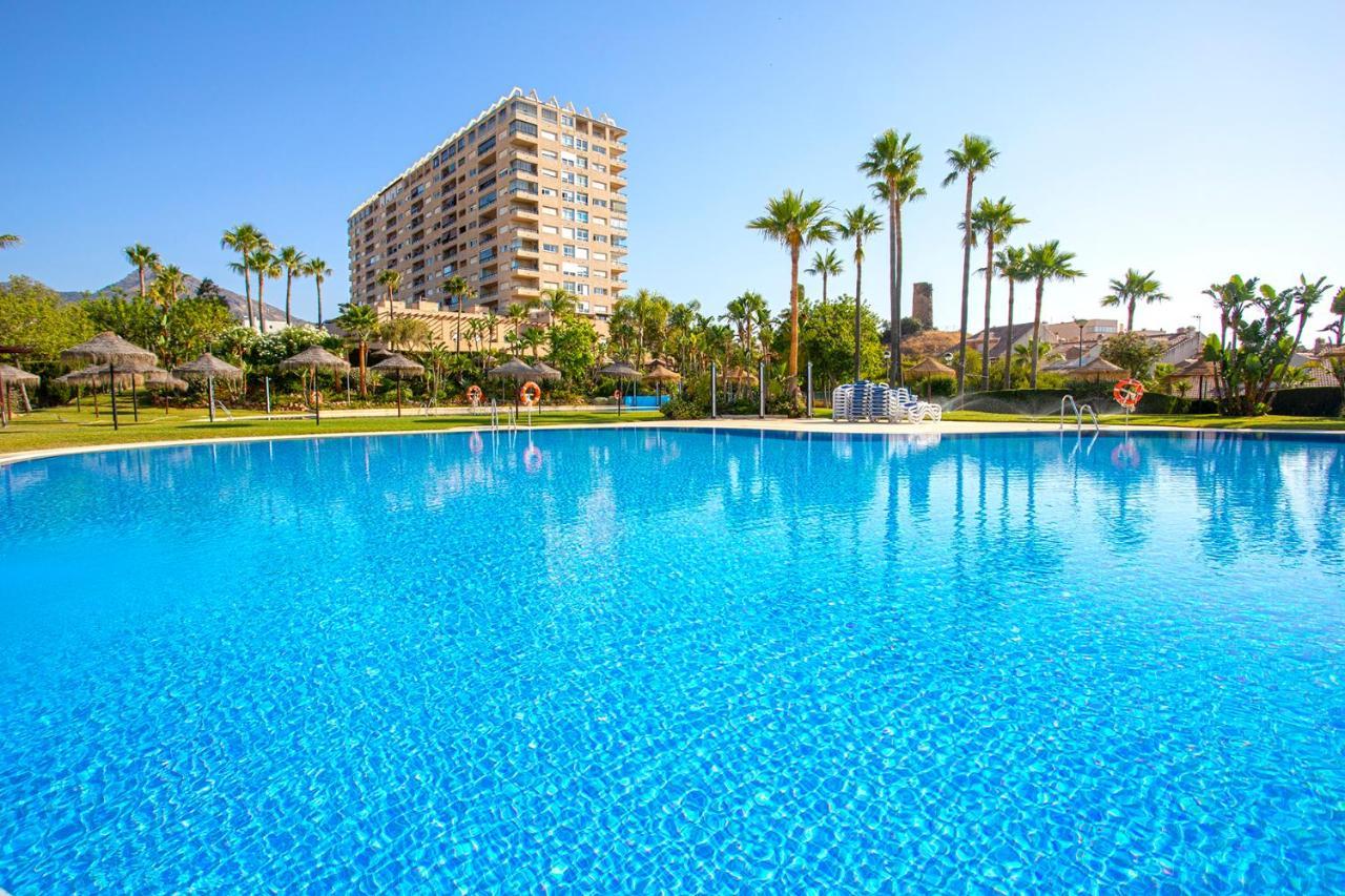 Beach And Pool Holidays At The Grand Coloso Apartment Benalmadena Exterior photo